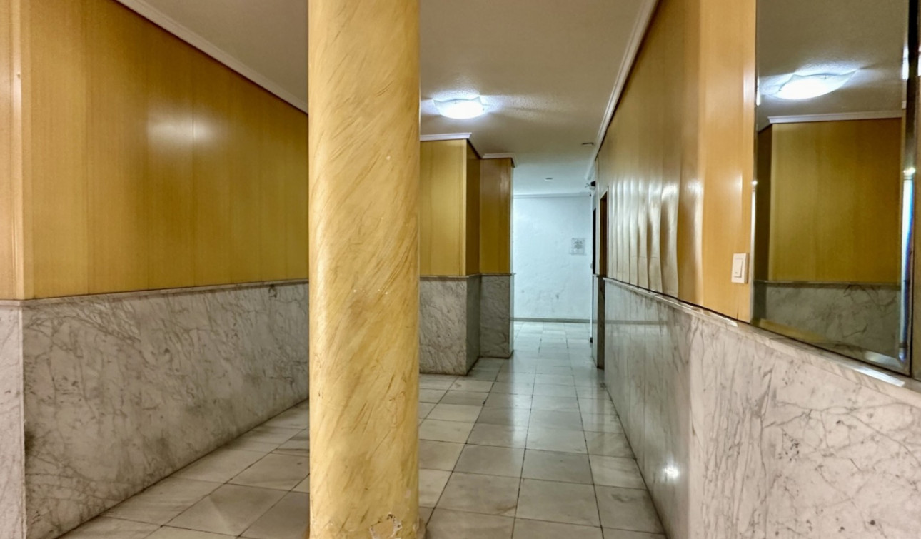 Resale - Apartment / Flat - Torrevieja