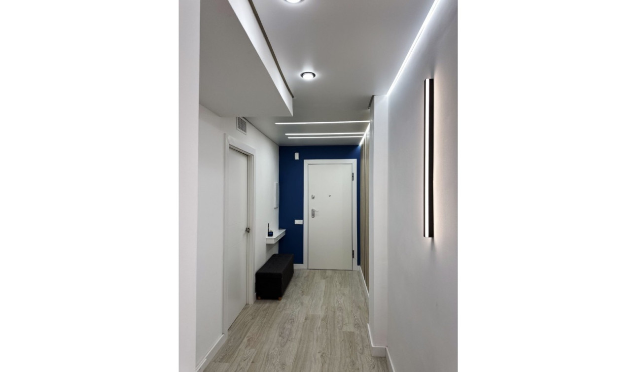 Resale - Apartment / Flat - Torrevieja