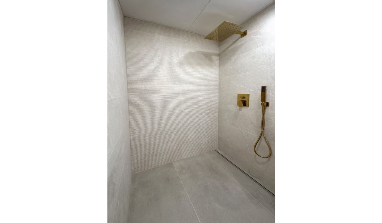 Resale - Apartment / Flat - Torrevieja