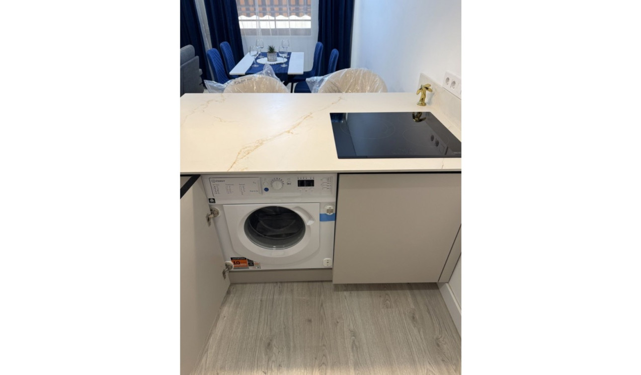 Resale - Apartment / Flat - Torrevieja