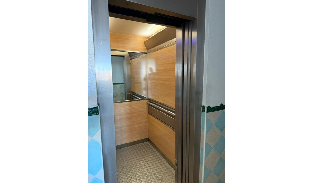 Resale - Apartment / Flat - Torrevieja