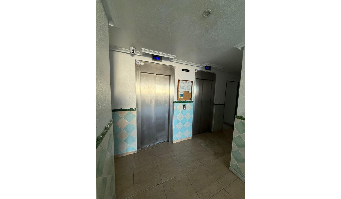 Resale - Apartment / Flat - Torrevieja