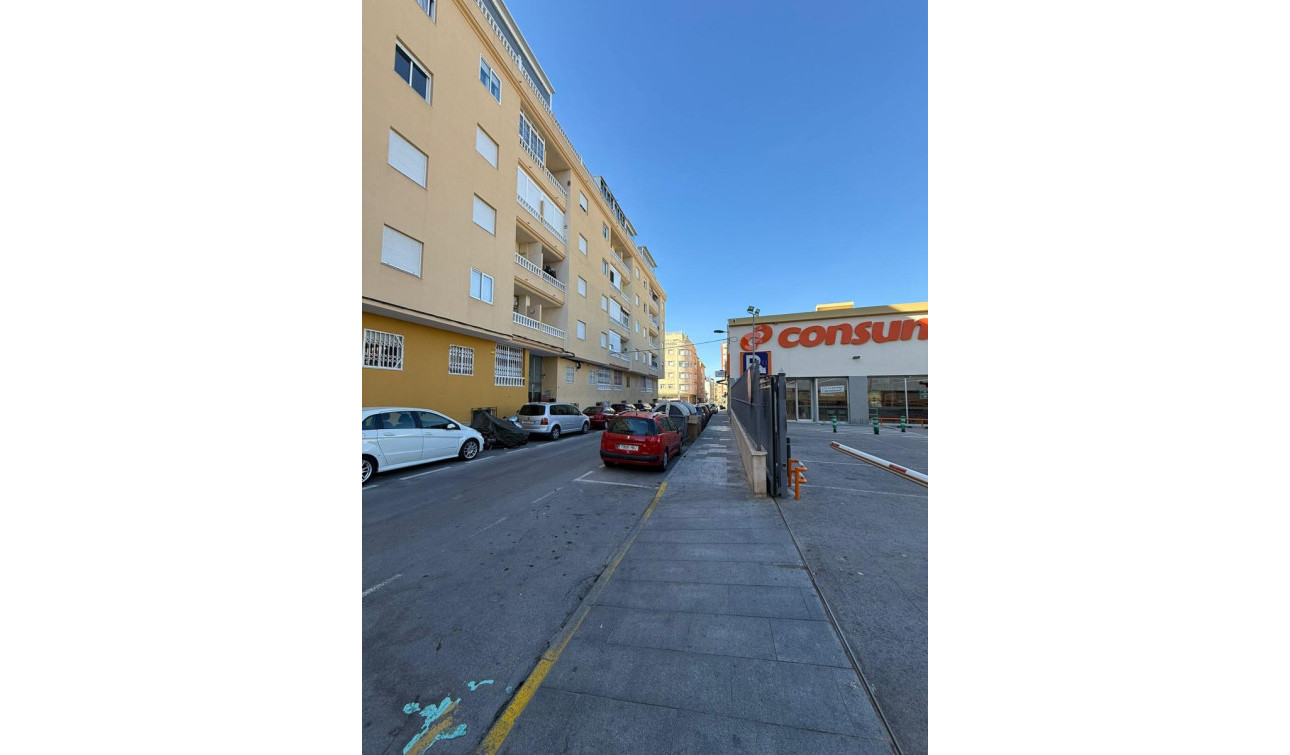 Resale - Apartment / Flat - Torrevieja