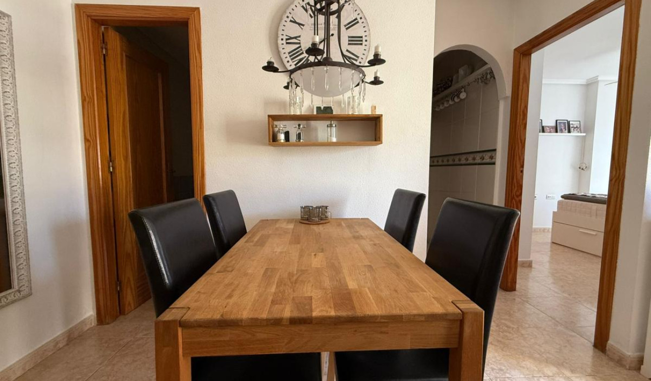 Resale - Apartment / Flat - Torrevieja