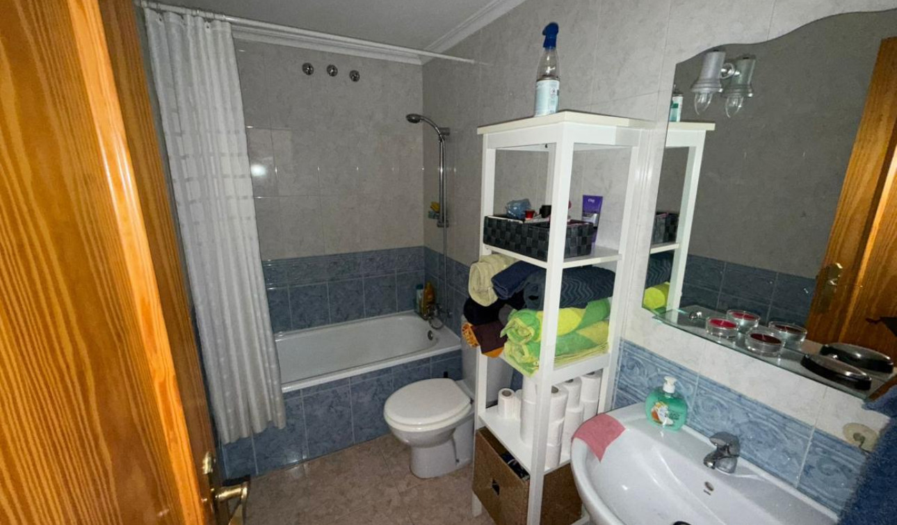 Resale - Apartment / Flat - Torrevieja