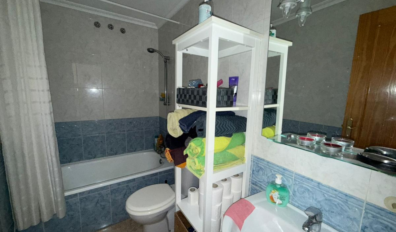 Resale - Apartment / Flat - Torrevieja