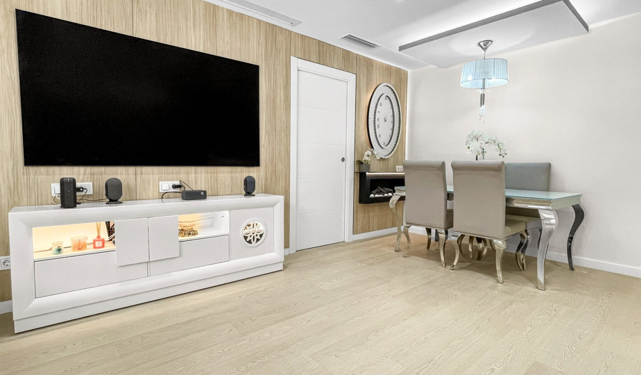 Resale - Apartment / Flat - Torrevieja