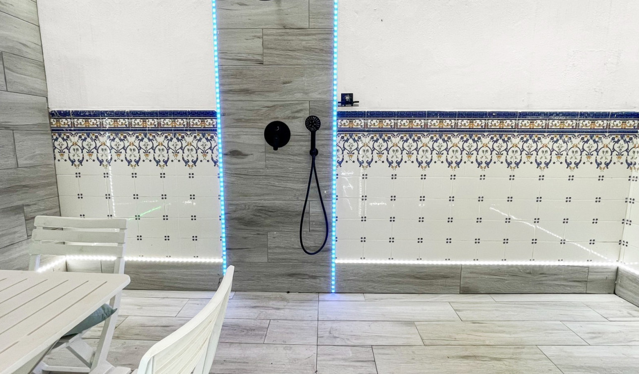 Resale - Apartment / Flat - Torrevieja
