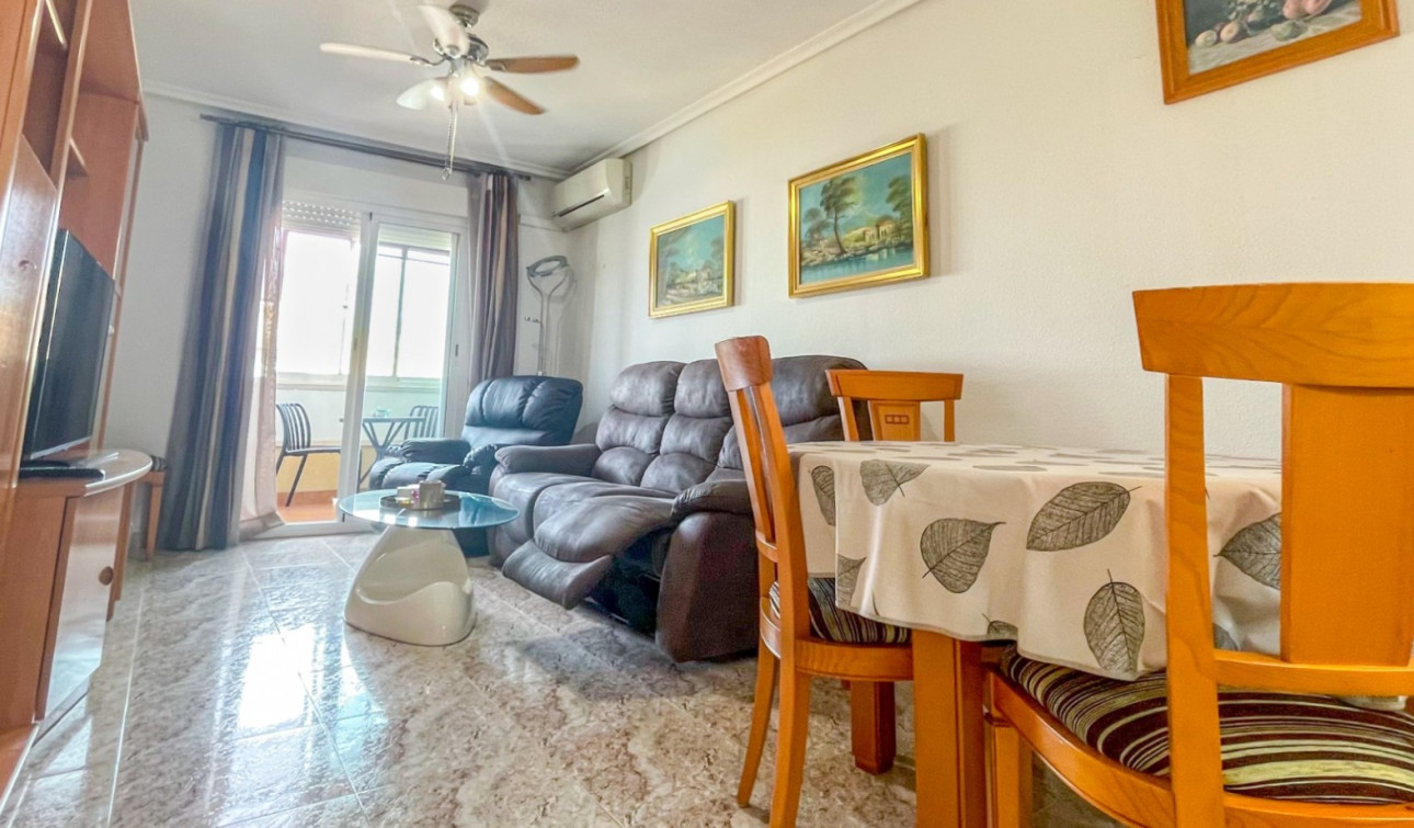 Resale - Apartment / Flat - Torrevieja