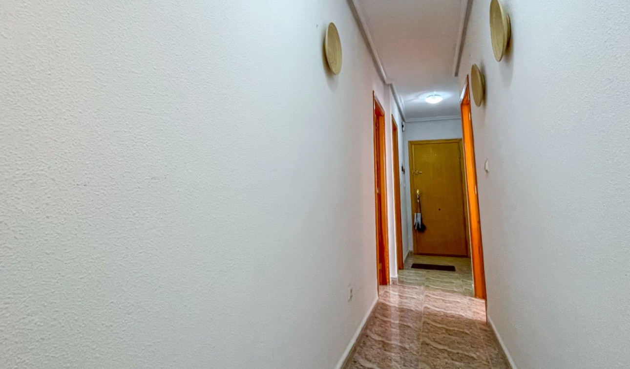 Resale - Apartment / Flat - Torrevieja