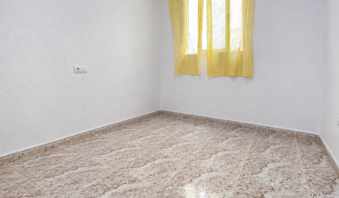 Resale - Apartment / Flat - Torrevieja
