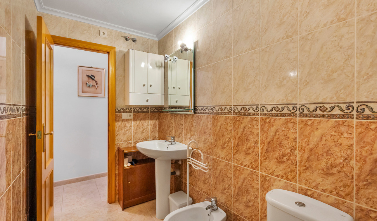 Resale - Apartment / Flat - Torrevieja
