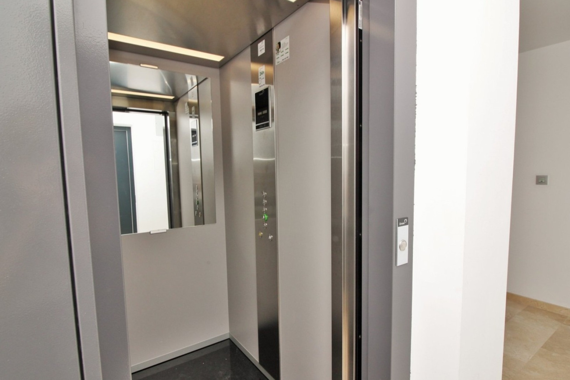 Resale - Apartment / Flat - Villamartín - Costa Blanca