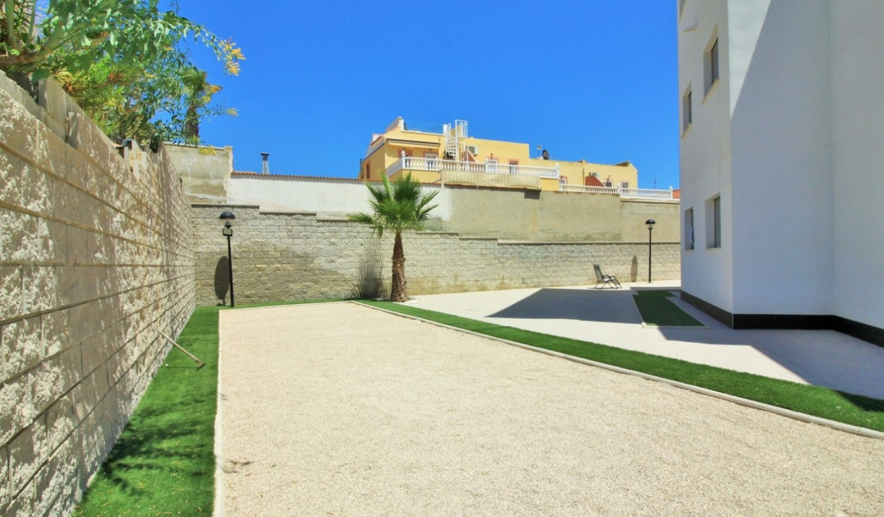 Resale - Apartment / Flat - Villamartín - Costa Blanca