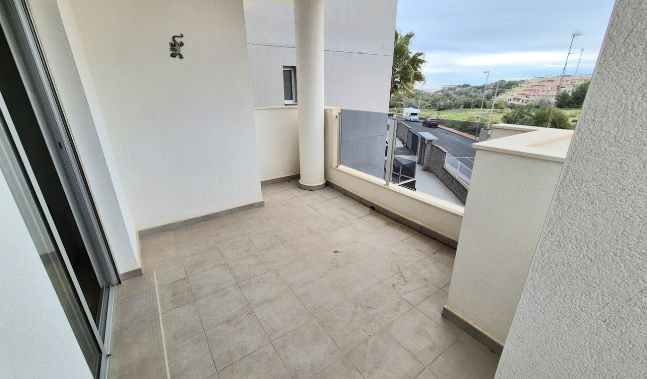 Resale - Apartment / Flat - Villamartín - Costa Blanca