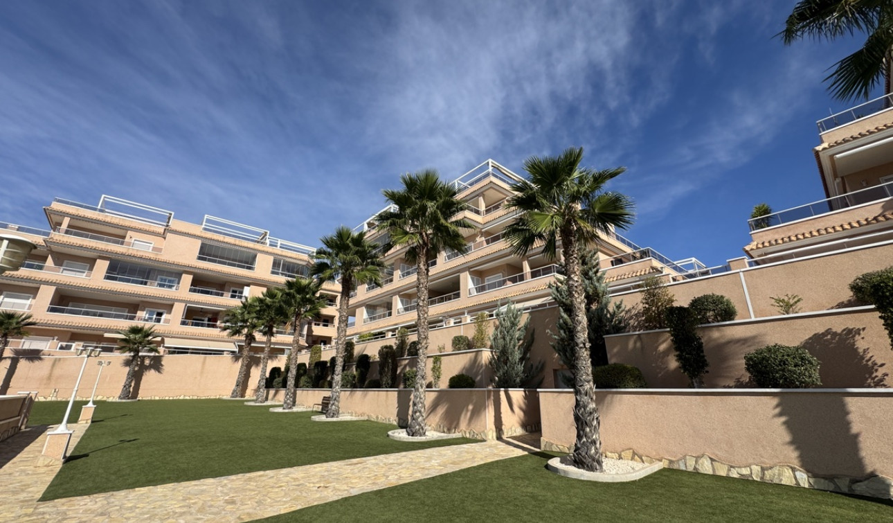Resale - Apartment / Flat - Villamartín