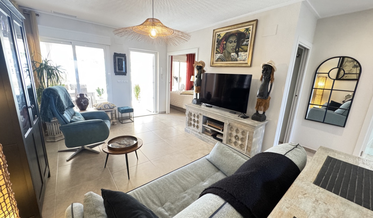 Resale - Apartment / Flat - Villamartín