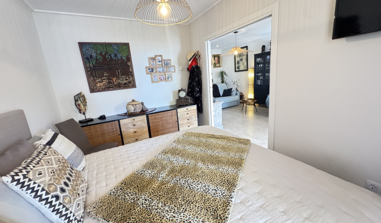 Resale - Apartment / Flat - Villamartín