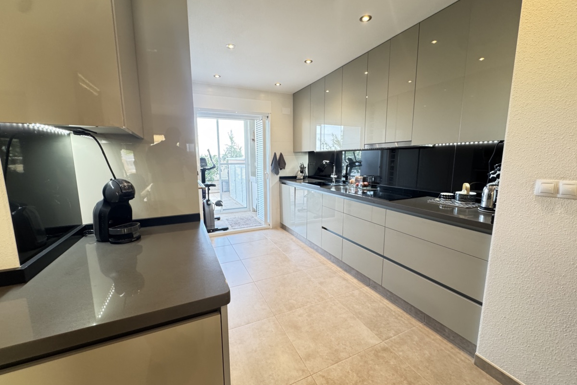 Resale - Apartment / Flat - Villamartín