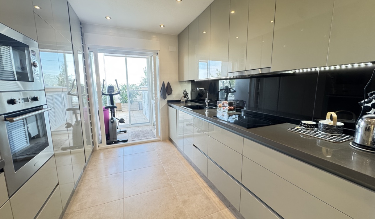 Resale - Apartment / Flat - Villamartín