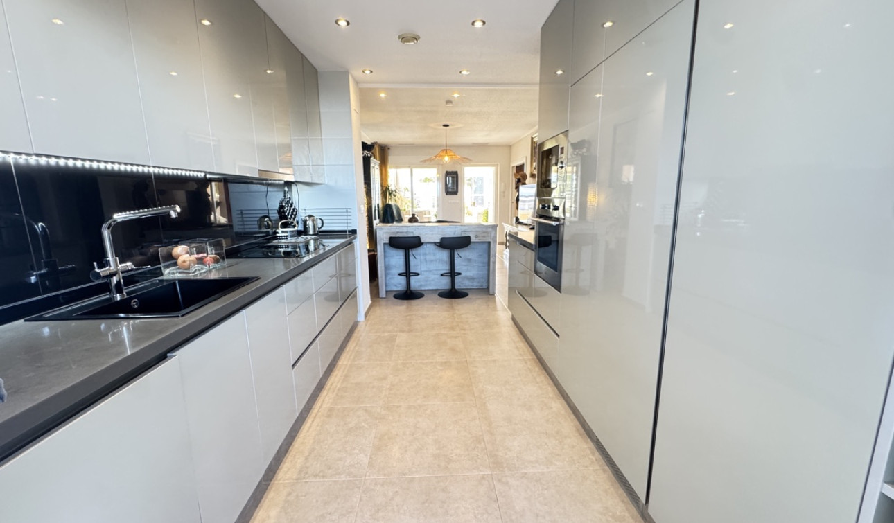 Resale - Apartment / Flat - Villamartín