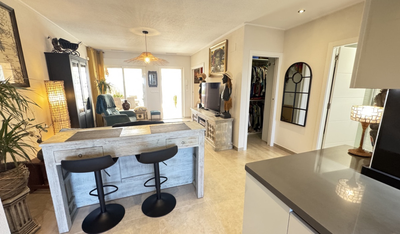 Resale - Apartment / Flat - Villamartín