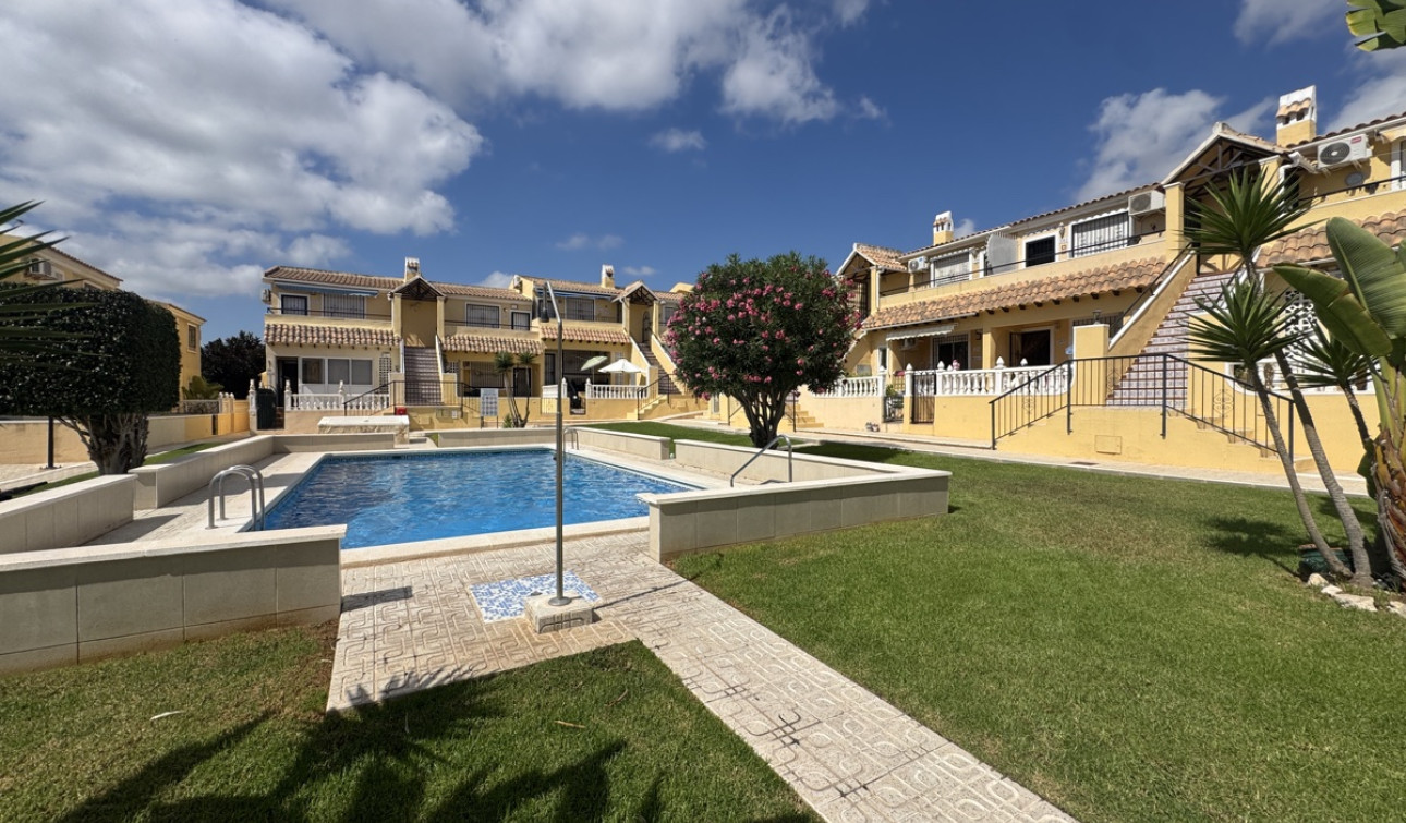 Resale - Apartment / Flat - Villamartín