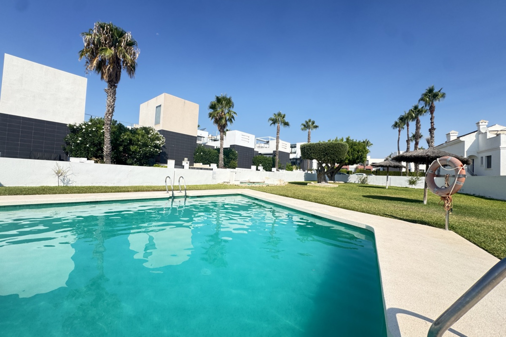 Resale - Apartment / Flat - Villamartín