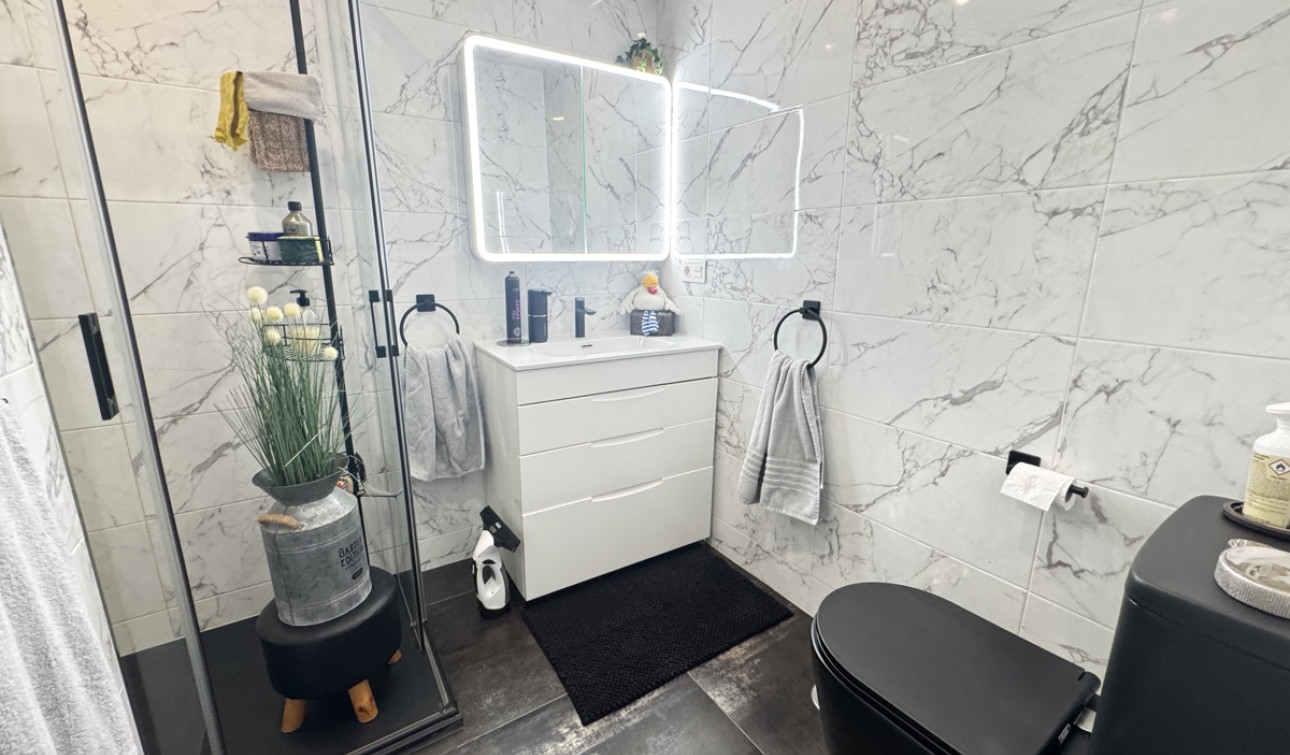 Resale - Apartment / Flat - Villamartín