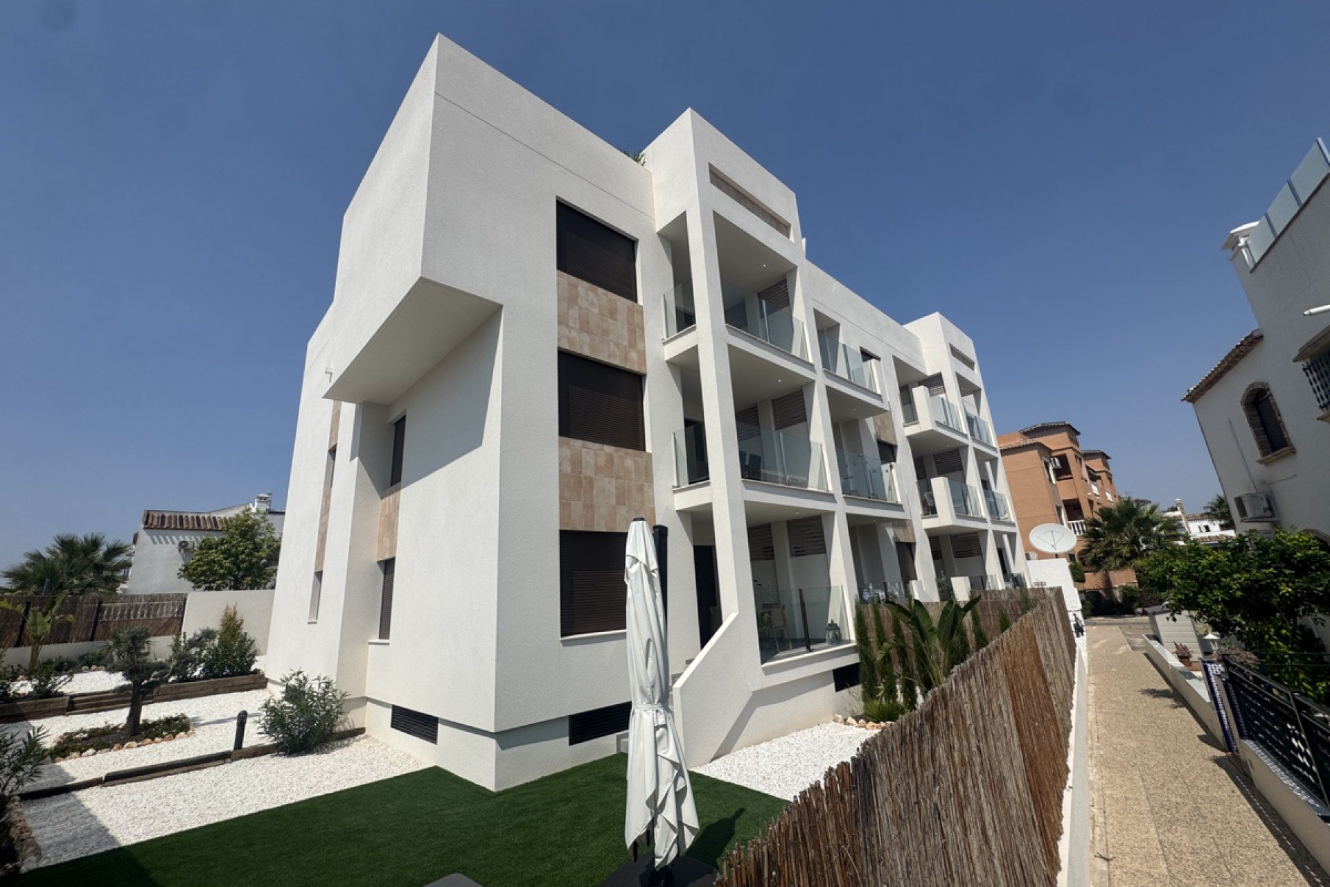 Resale - Apartment / Flat - Villamartín