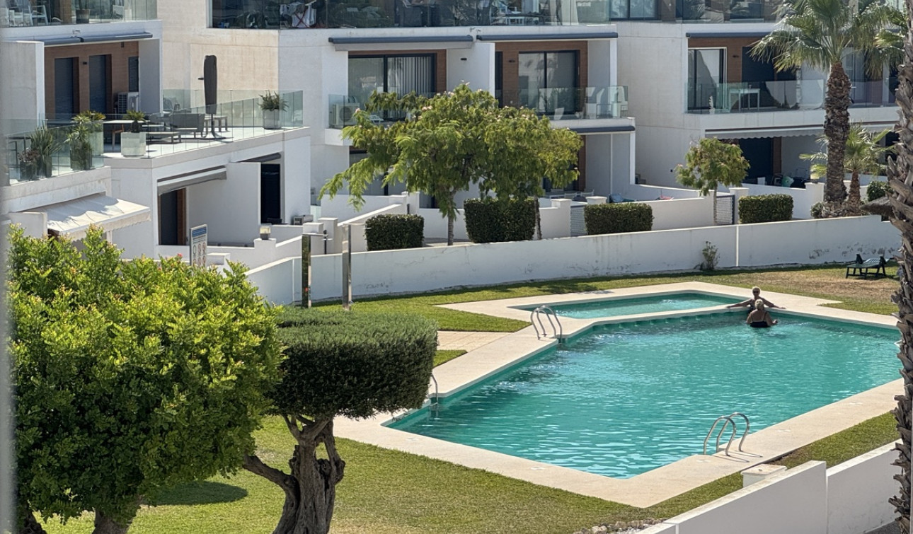 Resale - Apartment / Flat - Villamartín