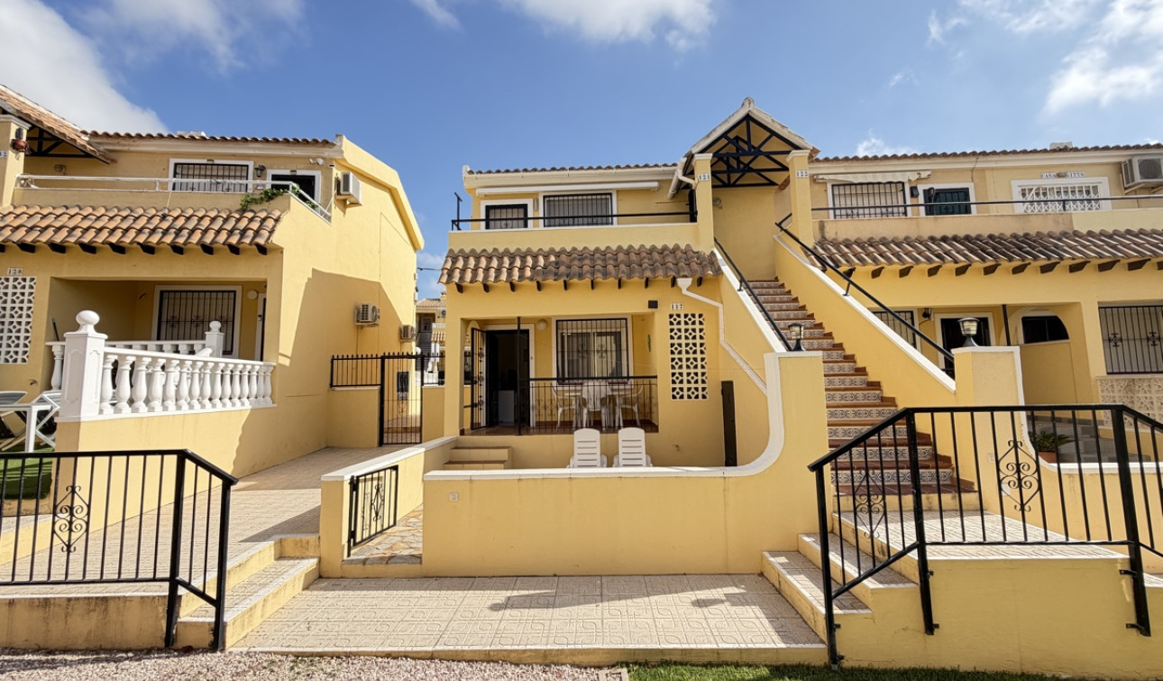 Resale - Apartment / Flat - Villamartín