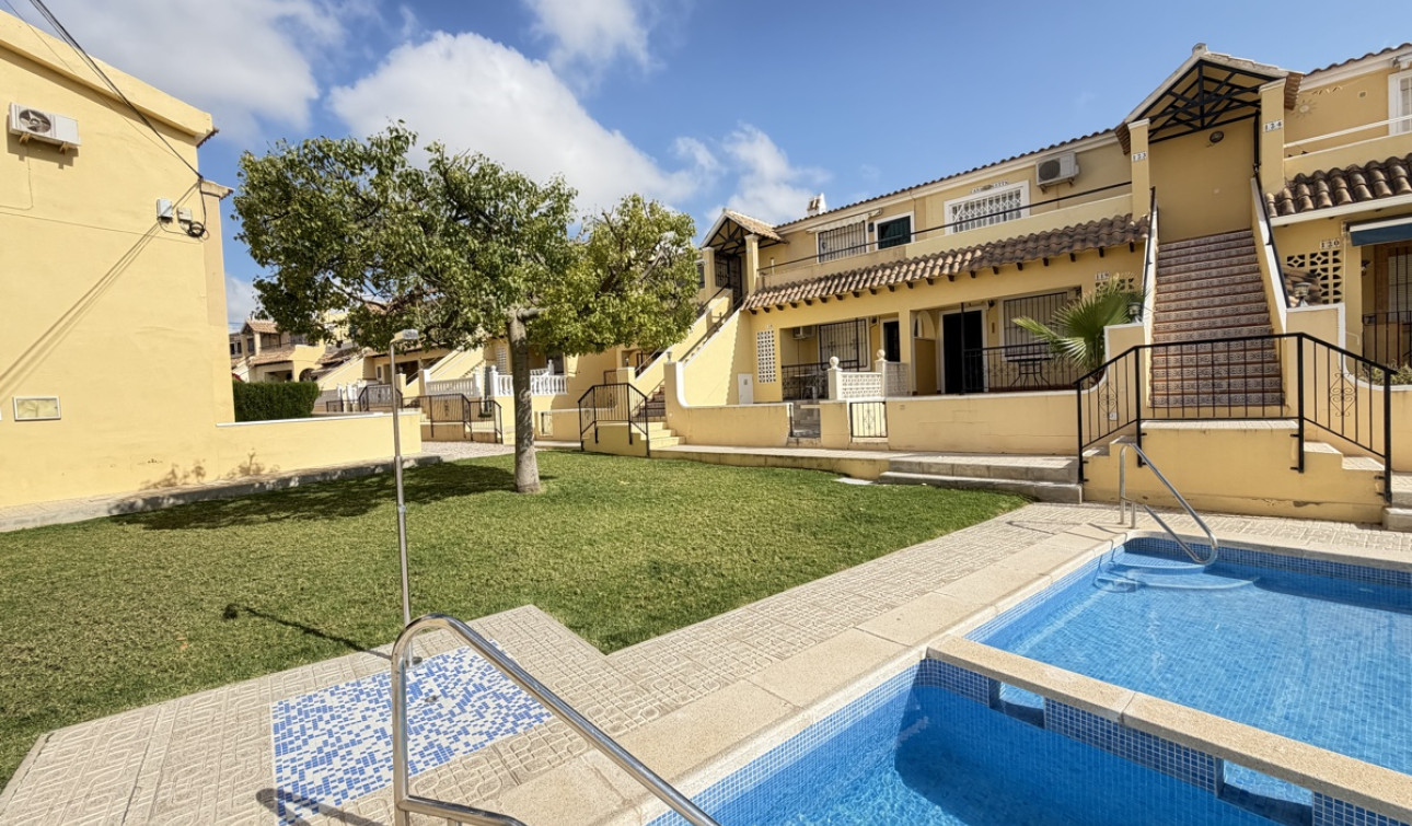 Resale - Apartment / Flat - Villamartín