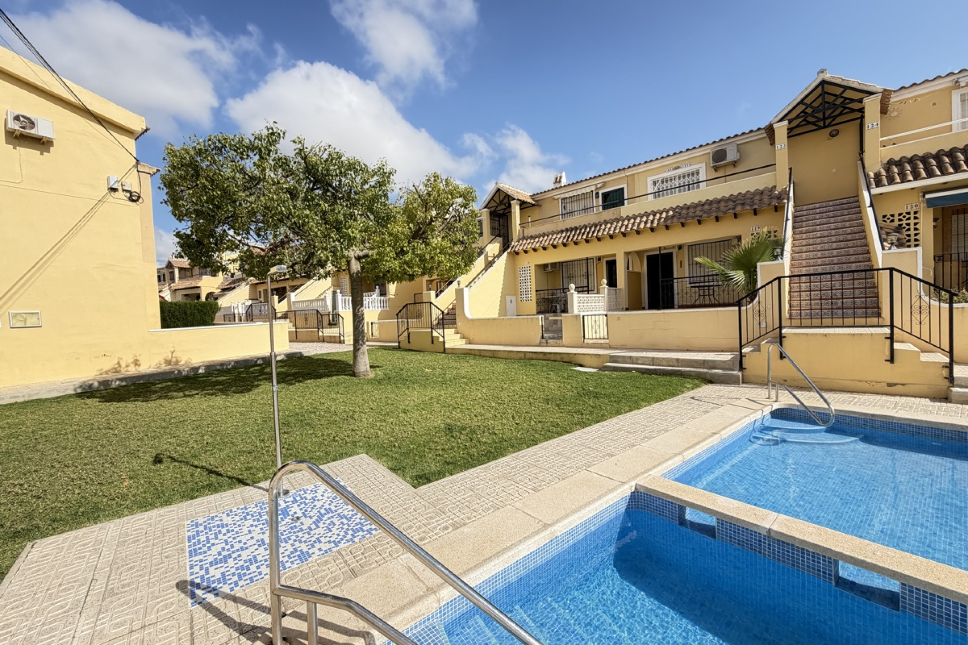 Resale - Apartment / Flat - Villamartín