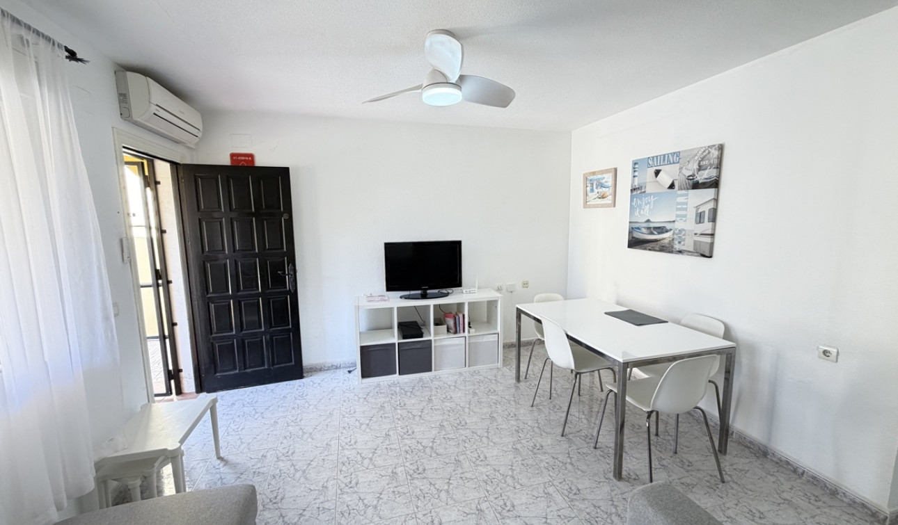 Resale - Apartment / Flat - Villamartín