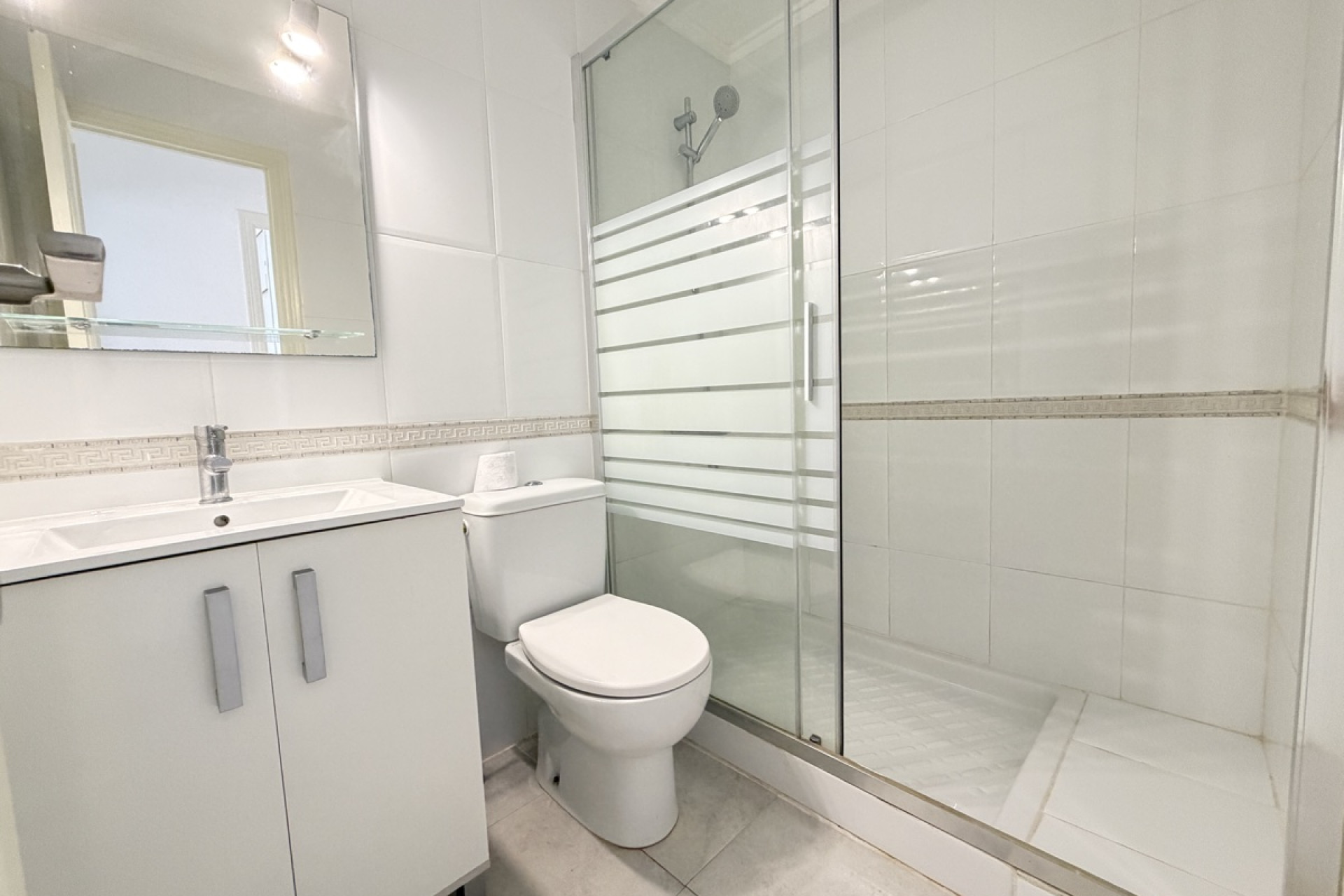 Resale - Apartment / Flat - Villamartín