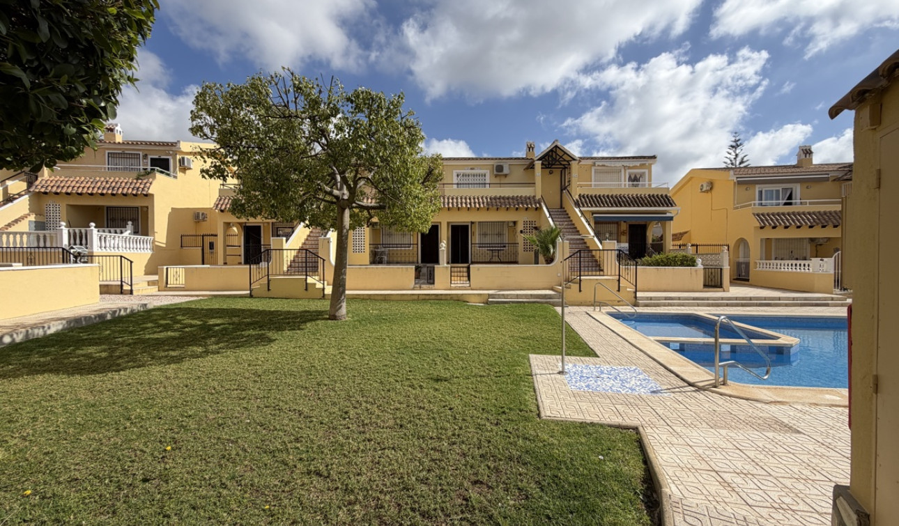 Resale - Apartment / Flat - Villamartín
