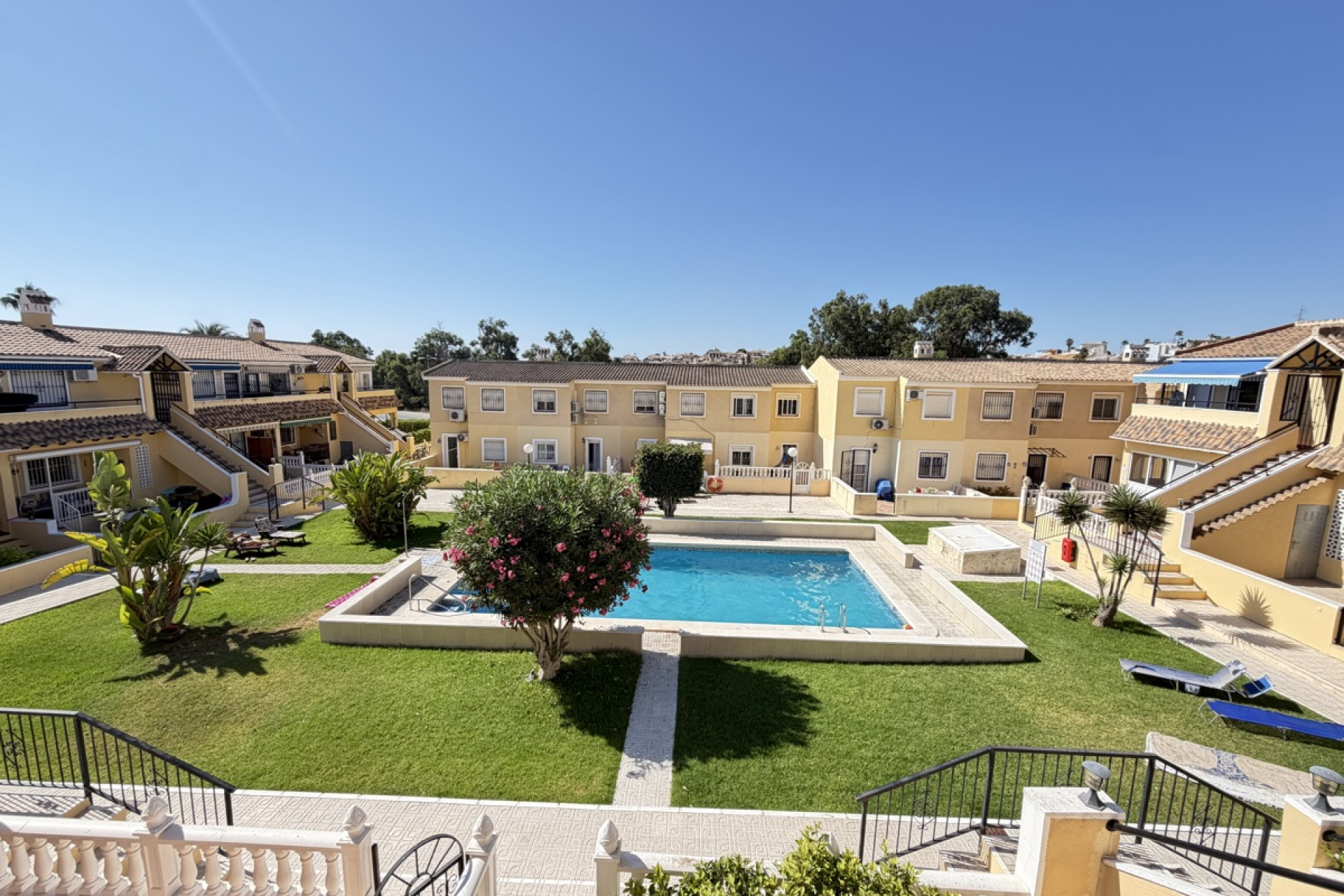Resale - Apartment / Flat - Villamartín