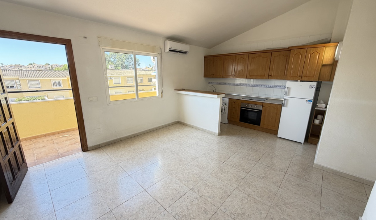 Resale - Apartment / Flat - Villamartín