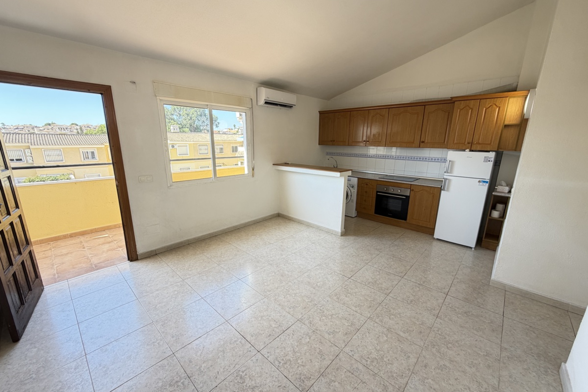 Resale - Apartment / Flat - Villamartín
