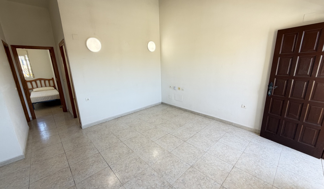 Resale - Apartment / Flat - Villamartín