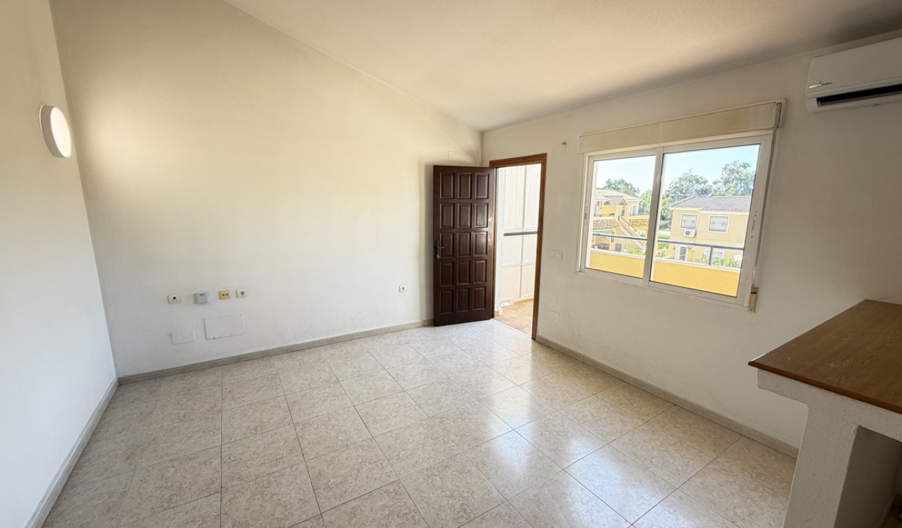 Resale - Apartment / Flat - Villamartín