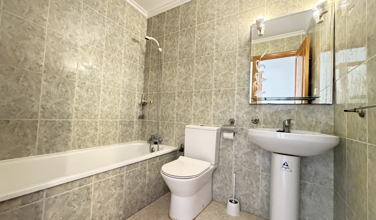 Resale - Apartment / Flat - Villamartín