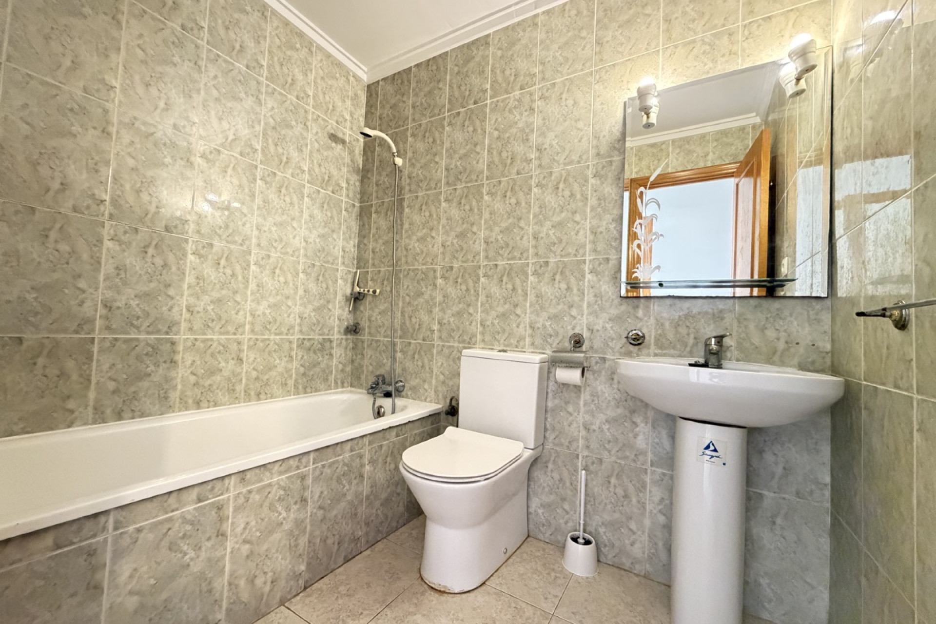 Resale - Apartment / Flat - Villamartín