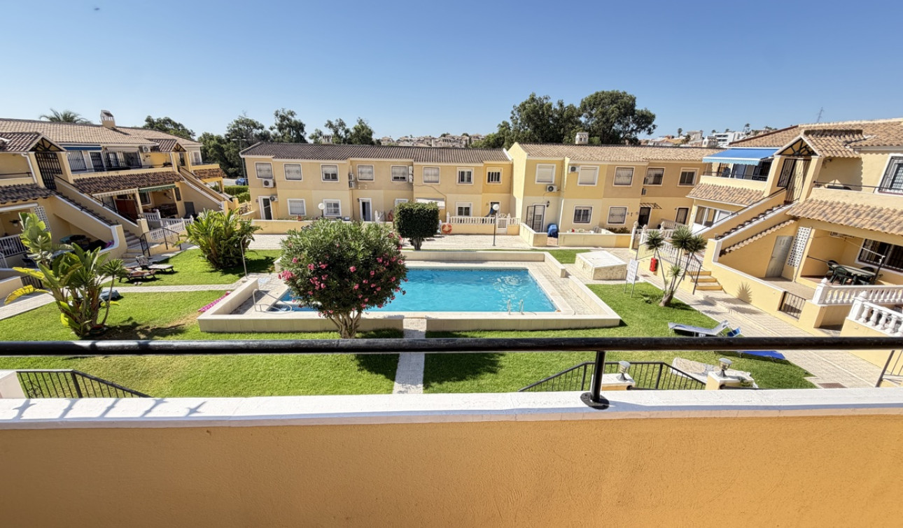 Resale - Apartment / Flat - Villamartín