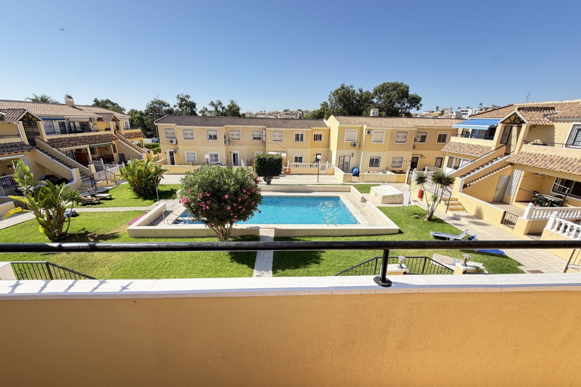 Resale - Apartment / Flat - Villamartín
