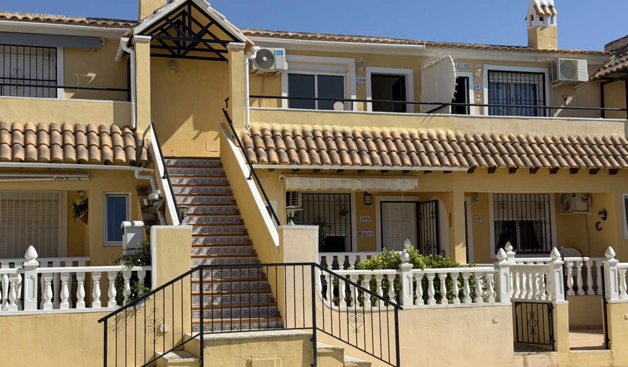 Resale - Apartment / Flat - Villamartín