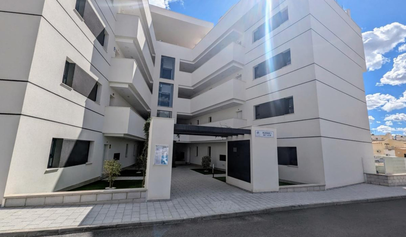 Resale - Apartment / Flat - Villamartín