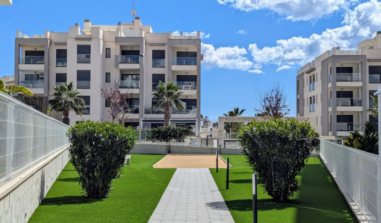 Resale - Apartment / Flat - Villamartín