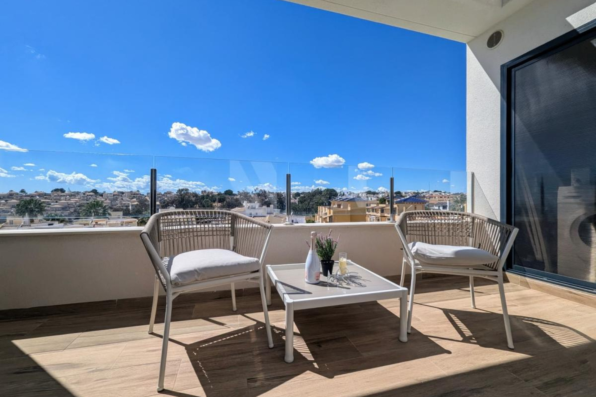 Resale - Apartment / Flat - Villamartín